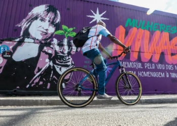 São Paulo ganha mural em homenagem a Tainara Souza Santos, vítima de feminicídio. Artistas e autoridades destacam o combate à violência de gênero e a importância da conscientização.