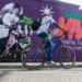 São Paulo ganha mural em homenagem a Tainara Souza Santos, vítima de feminicídio. Artistas e autoridades destacam o combate à violência de gênero e a importância da conscientização.