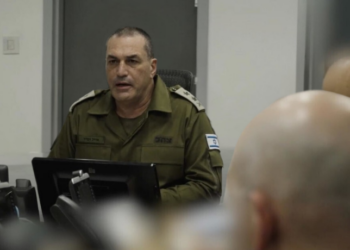 Israel anuncia ofensiva direta contra o Hezbollah no Líbano após escalada envolvendo Irã e EUA. Conflito se intensifica com troca de ataques e ameaça de nova ofensiva regional.