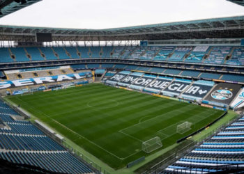 Grêmio abre vantagem na final do Gauchão 2026 ao vencer o Internacional por 3 a 0 em Porto Alegre. Time tricolor joga por até dois gols de diferença no jogo de volta para ser campeão.