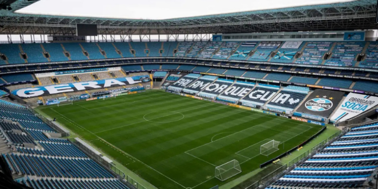 Grêmio abre vantagem na final do Gauchão 2026 ao vencer o Internacional por 3 a 0 em Porto Alegre. Time tricolor joga por até dois gols de diferença no jogo de volta para ser campeão.