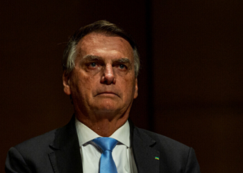 Ministro Alexandre de Moraes, do STF, nega prisão domiciliar a Jair Bolsonaro e mantém ex-presidente no Complexo da Papuda, em Brasília.