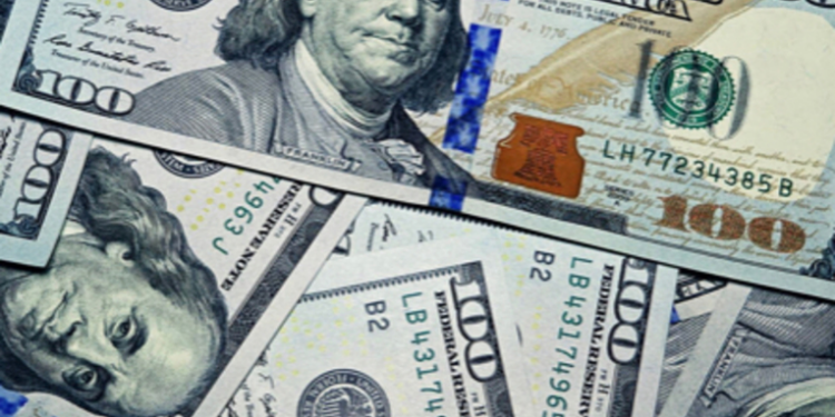 Escalada no Oriente Médio faz petróleo disparar, dólar subir e aumenta incerteza sobre inflação e juros no Brasil. Risco no Estreito de Ormuz preocupa mercados.