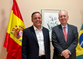 O prefeito de Niterói, Rodrigo Neves, encontrou autoridades espanholas para discutir investimentos privados, cooperação internacional e a participação na reunião do OIDP em 2027.