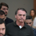 Decisão do ministro Alexandre de Moraes detalha a rotina de Jair Bolsonaro no 19º Batalhão da PM, incluindo atendimentos médicos, visitas, alimentação e condições de saúde.