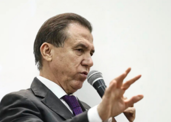 O governo estuda acelerar medidas sobre jornada de trabalho caso PEC não avance no Congresso. Saldo do Caged em janeiro registrou 112 mil novos empregos com carteira assinada.