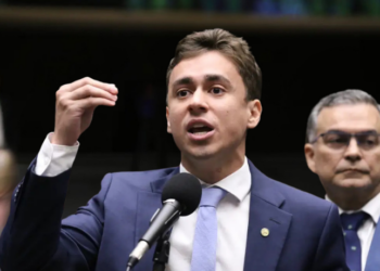 Justiça Eleitoral ordena retirada de vídeo de Nikolas após entender que fala de Lula sobre saúde foi apresentada fora de contexto.