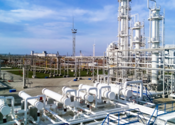 O Instituto Brasileiro de Petróleo (IBP) alerta que o agravamento do conflito no Oriente Médio pode aumentar preços e afetar abastecimento de petróleo e gás global, enquanto o Brasil se destaca como fornecedor seguro para a Ásia.