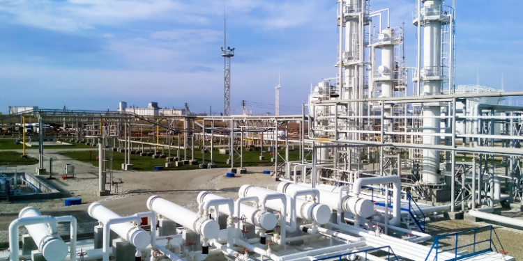 O Instituto Brasileiro de Petróleo (IBP) alerta que o agravamento do conflito no Oriente Médio pode aumentar preços e afetar abastecimento de petróleo e gás global, enquanto o Brasil se destaca como fornecedor seguro para a Ásia.