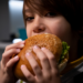 Atlas Mundial da Obesidade 2026 revela crescimento preocupante de sobrepeso e obesidade infantil no Brasil e globalmente. Especialistas reforçam a necessidade de políticas públicas integradas e prevenção precoce.