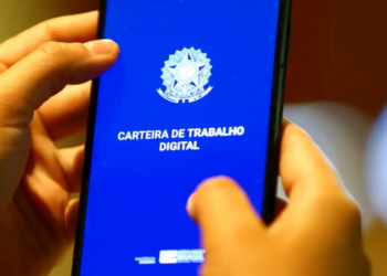 A taxa de desemprego no Brasil se manteve em 5,4% no trimestre encerrado em janeiro de 2026, com 5,9 milhões de pessoas desocupadas; população ocupada e rendimentos alcançam recordes históricos, aponta IBGE.