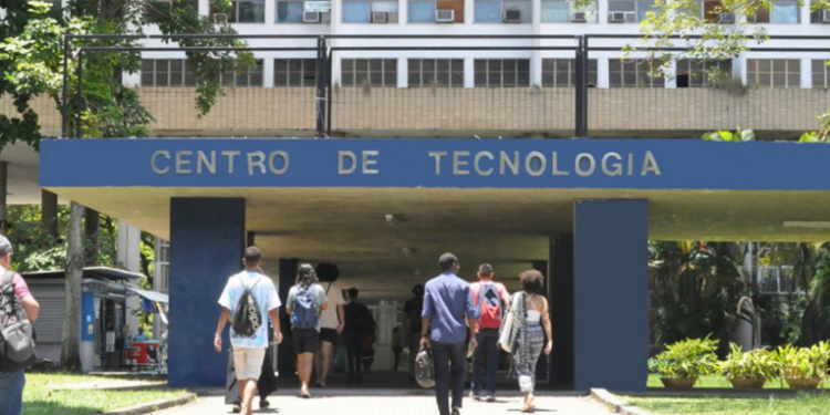 A 17ª Feira de Carreira da Politécnica-UFRJ, de 10 a 12 de março de 2026, oferece mais de 14 mil vagas de estágio, trainee e emprego, com palestras sobre IA, IoT, impressão 3D e sustentabilidade.