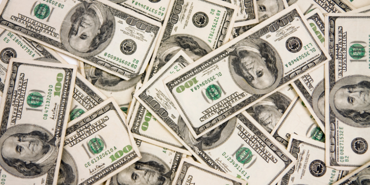 O mercado financeiro brasileiro registrou alta do dólar, queda do Ibovespa e valorização do petróleo nesta quinta-feira (5) devido à escalada do conflito no Oriente Médio e impactos globais.
