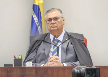 O STF suspendeu a aprovação em bloco de 87 requerimentos da CPMI do INSS, incluindo a quebra de sigilo de Fábio Luís Lula da Silva, determinando que cada pedido seja analisado individualmente.