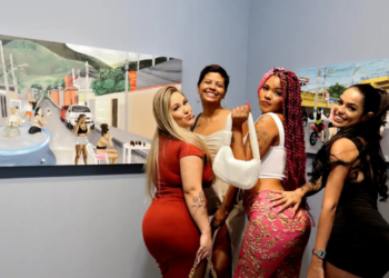 Mulheres nas artes sofrem desigualdade salarial, menor reconhecimento e dificuldade de acesso a redes profissionais. Pesquisas e iniciativas mostram avanços, mas desafios persistem.