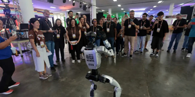O Torneio de Robótica do Festival SESI de Educação começa nesta sexta-feira no Parque Ibirapuera, com mais de 2 mil alunos criando robôs e soluções inovadoras. Entrada gratuita.