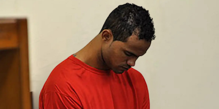 Ex-goleiro Bruno Fernandes volta à prisão após descumprir regras da liberdade condicional. Ele havia viajado para o Acre e atuado pelo Vasco na Copa do Brasil.