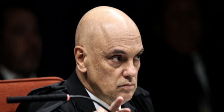 Análise técnica da Polícia Federal sobre dados do celular de Daniel Vorcaro aponta divergências na versão apresentada por Alexandre de Moraes sobre mensagens relacionadas à Operação Compliance Zero.