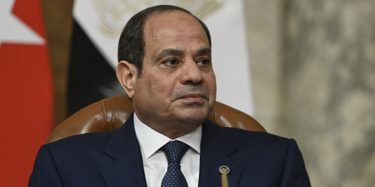 Presidente do Egito, Abdel Fattah al-Sisi, alerta para impacto da escalada no Oriente Médio na economia, queda da libra egípcia e anuncia medidas de fiscalização contra abusos comerciais.