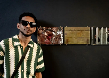 Exposição “Coexistir Coabitar”, no Rio de Janeiro, reúne obras de ex-detentos e familiares e promove reflexões sobre sistema prisional, desigualdade e ressocialização.