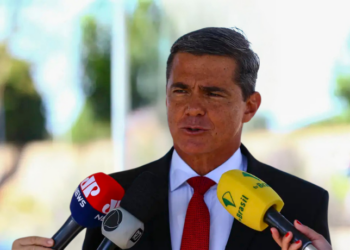 O STF autorizou que o general da reserva Mário Fernandes, condenado por participação em trama golpista, receba visita íntima da esposa enquanto cumpre pena no Comando Militar do Planalto, em Brasília.