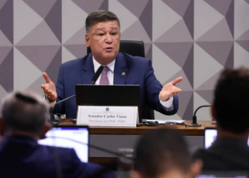 A CPMI do INSS cancelou depoimentos previstos após ausência de convocados. O presidente da comissão, senador Carlos Viana, afirmou que pode determinar condução coercitiva.