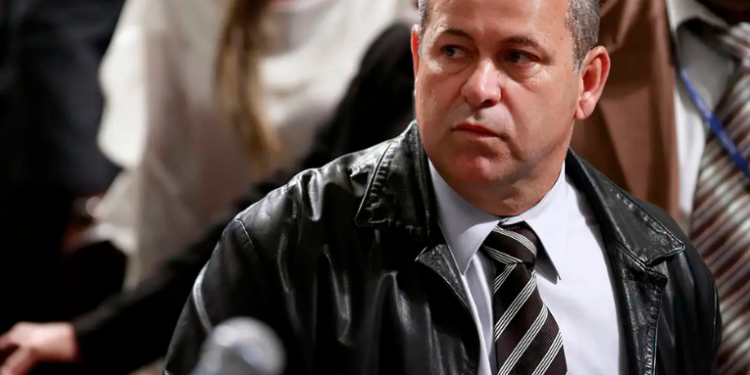 O STF autorizou a transferência de Domingos Brazão para o sistema prisional do Rio após condenação pelo assassinato de Marielle Franco e Anderson Gomes.