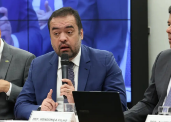 O Tribunal Superior Eleitoral retoma nesta terça-feira o julgamento que pode cassar o mandato do governador do Rio de Janeiro, Cláudio Castro, por suposto abuso de poder político e econômico na campanha de 2022.