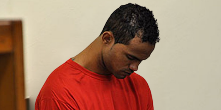 Justiça do Rio de Janeiro revoga liberdade condicional do ex-goleiro Bruno Fernandes, condenado pela morte de Eliza Samudio. Ex-atleta é considerado foragido após não se apresentar.