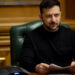 Zelensky afirma que Ucrânia não pretende reparar oleoduto russo Druzhba que abastece a Europa.