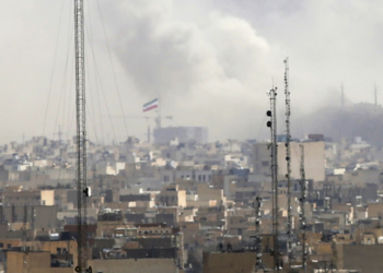Bombardeios realizados por Estados Unidos e Israel no Irã deixam mais de 200 mortos e centenas de feridos, segundo balanço humanitário oficial.
