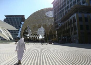 Filmar ou compartilhar vídeos da guerra pode levar à prisão em Dubai.