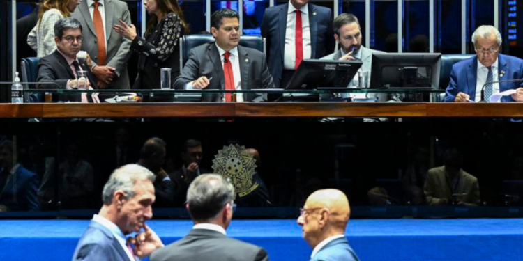 Projeto aprovado no Senado endurece penas para crimes de furto e roubo