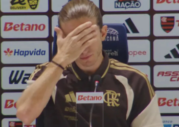 Protestos no Maracanã levam Flamengo a demitir o técnico Filipe Luís