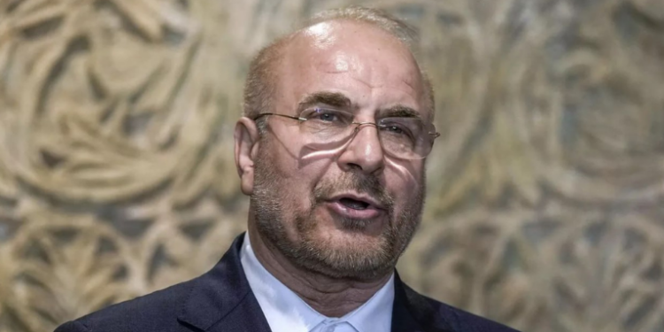 Parlamento do Irã acusa Israel de provocar conflito e ameaça atacar infraestrutura inimiga