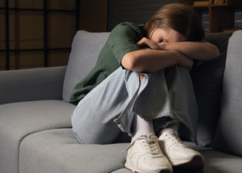 Levantamento do Conselho Nacional de Justiça mostra alta nos casos de feminicídio em janeiro e crescimento das ações judiciais por violência doméstica no Brasil.