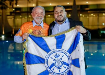 Pesquisa Datafolha indica que 71% dos brasileiros consideram inadequada a homenagem a Lula realizada por escola de samba em meio ao período eleitoral.