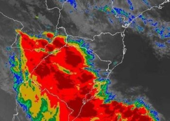 Frente fria associada a ciclone extratropical aumenta risco de temporais no Sul e Sudeste