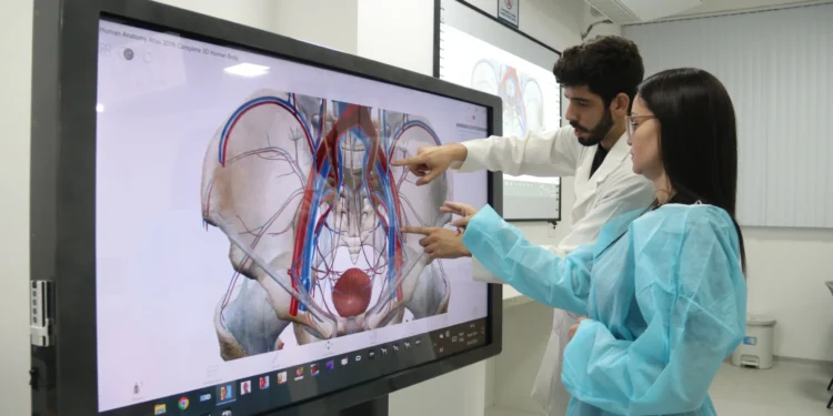 MEC aplica sanções a cursos de medicina com baixo desempenho em avaliação nacional