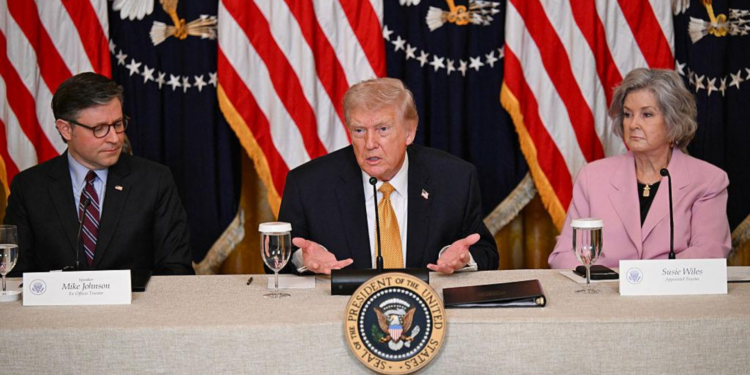 Donald Trump durante evento oficial em Washington. Crédito: Agência internacional.
