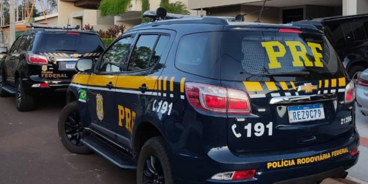 Polícia Federal investiga empresário suspeito de comprar dados sigilosos ligados ao STF.