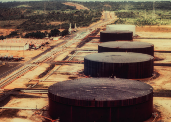 Instalações petrolíferas na Venezuela seguem no centro das negociações internacionais