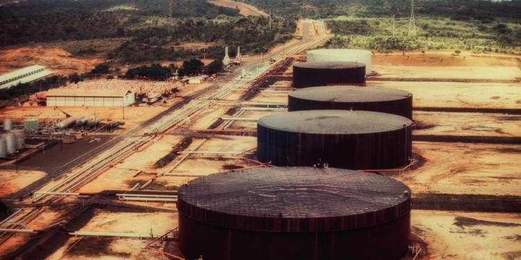 Instalações petrolíferas na Venezuela seguem no centro das negociações internacionais