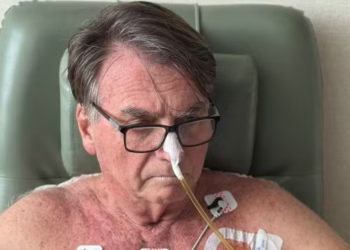 Michelle Bolsonaro afirma que ex-presidente está há seis dias sem soluços e em recuperação com fisioterapia.