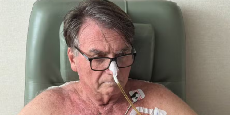 Michelle Bolsonaro afirma que ex-presidente está há seis dias sem soluços e em recuperação com fisioterapia.