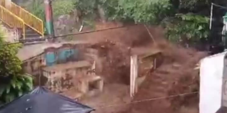Enchentes em Medellín causam destruição, deixam criança morta e famílias desalojadas após forte temporal.