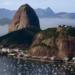 Justiça Federal suspende projeto de tirolesa no Pão de Açúcar e determina indenização de R$ 30 milhões à empresa responsável, destacando importância histórica e cultural do local.
