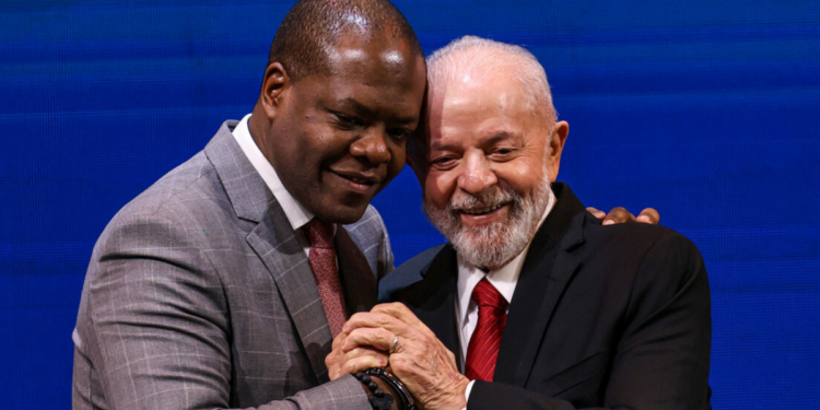  Silvio Almeida nega acusações envolvendo Anielle Franco, critica julgamentos antecipados e sugere uso político do caso sob análise do STF.