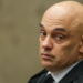Alexandre de Moraes nega uso de jatinhos ligados ao empresário Daniel Vorcaro após reportagem sobre viagens em 2025.