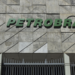 A Petrobras projeta se tornar totalmente autossuficiente na produção de diesel em cinco anos, com investimentos em refinarias de Pernambuco e Rio de Janeiro, reduzindo a dependência externa.
